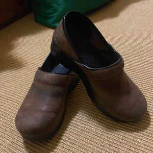 Brown dansko size 35